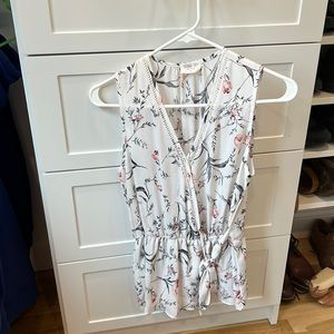 Beautiful spring / summer sleeveless top.